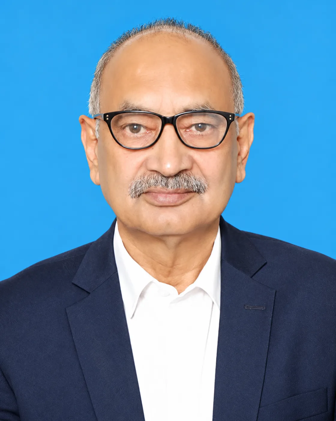 Dr. Arif Qayyum